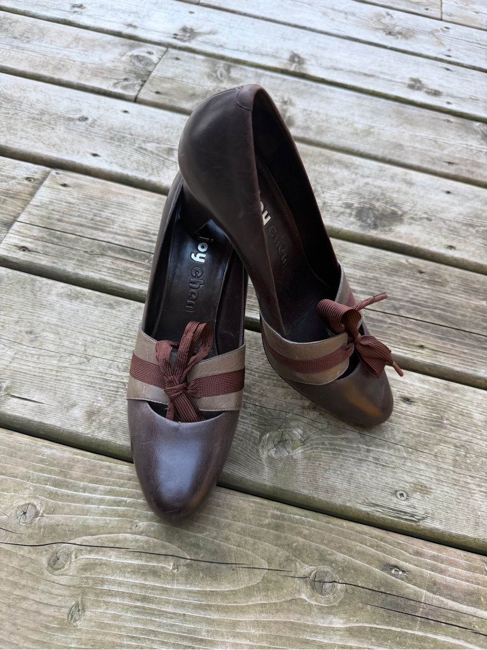 Joy Chen Brown Leather Pumps Size 9 Block Heel Bow Accent Career Office Shoes